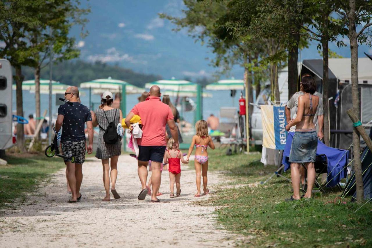 Mobilehomes In Pieve Vecchia - Norditalienische Seen 22044 Manerba del Garda Buitenkant foto